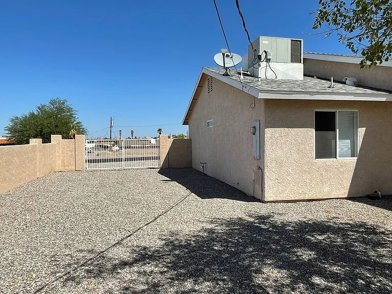 3610 Breakwater Dr — Photo 3