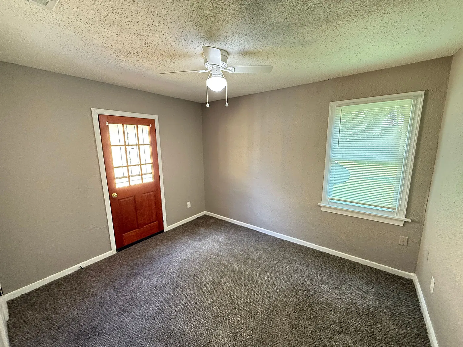 1347 Gill Ave — Photo 3