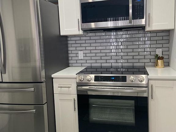 5th image of 1064 N Tamiami Trl Unit 1407