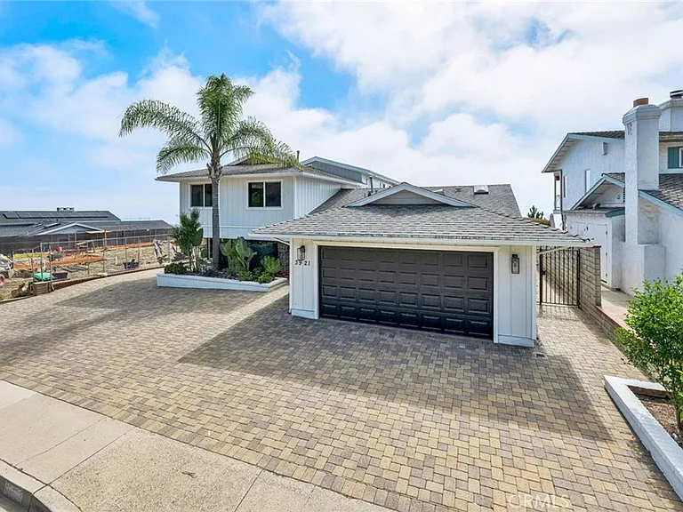 3921 Calle Real — Photo 2