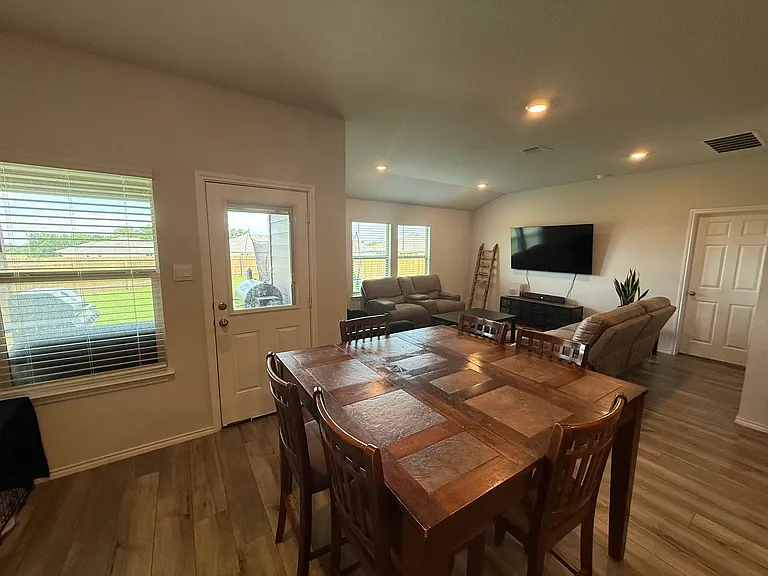 2621 Torbensen Ct — Photo 12