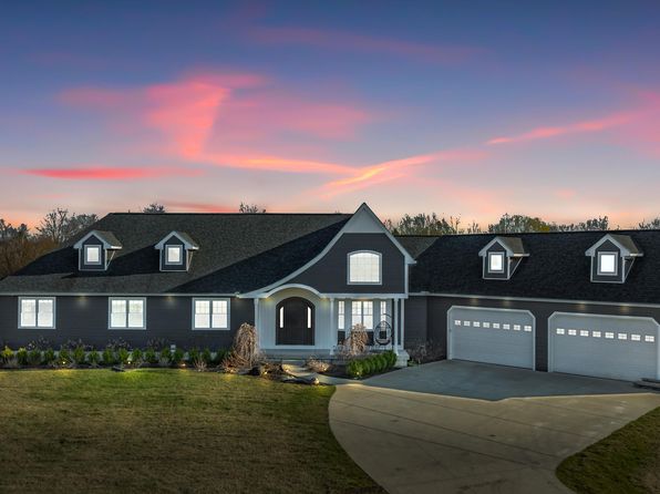 10914 Doves Point, Brighton, MI 48114