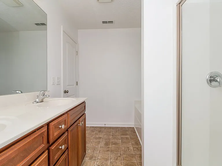 1096 Shire Dr — Photo 9