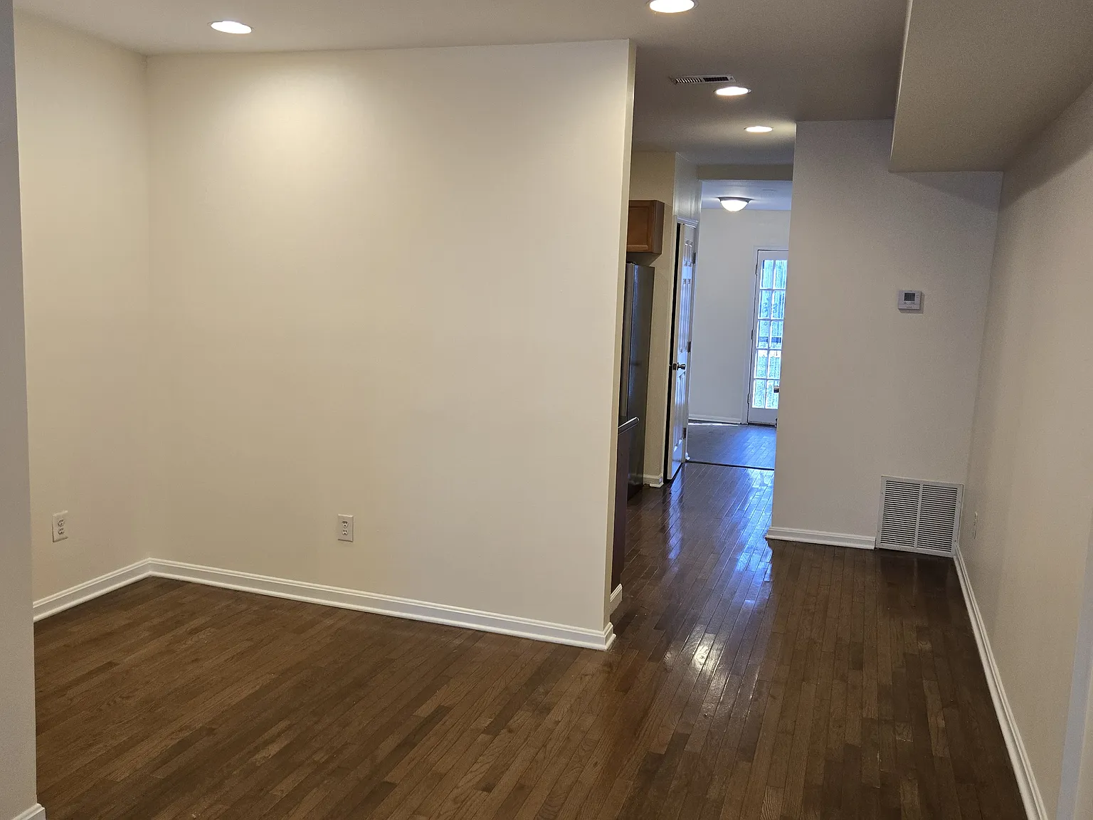 3 bed, 1.5 bath, 1479 sqft, $2,500 — Photo 3