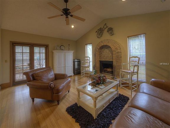 4th image of 520 Woodview Dr