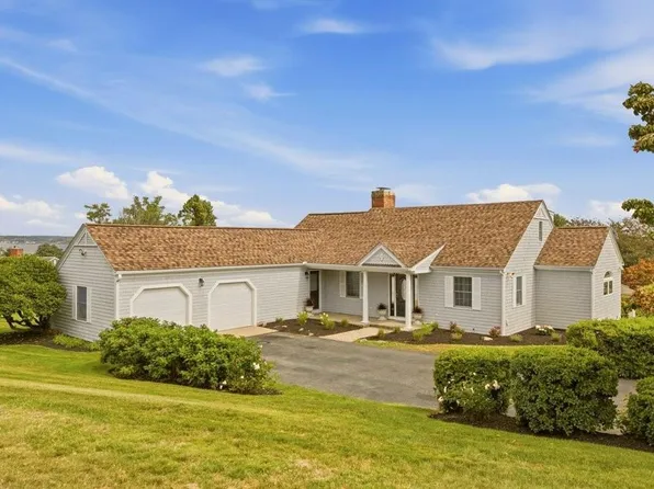 139 Lambie Cir, Portsmouth, RI 02871