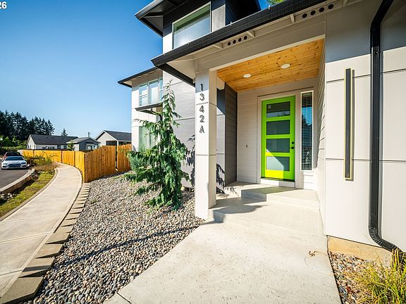 4th image of 1342 SE 2nd Ave