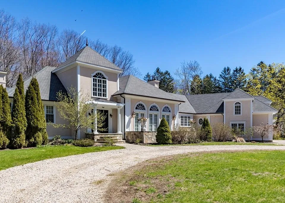221 South Rd