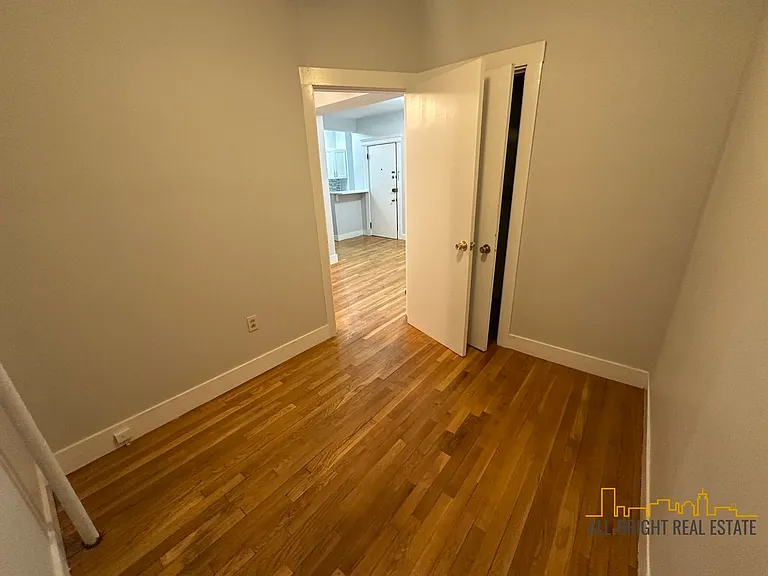 31 Orkney Rd #6 — Photo 2