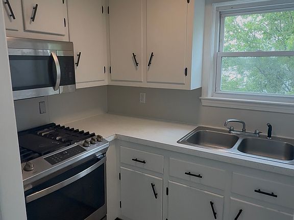 2nd image of 135 Snell St #2E
