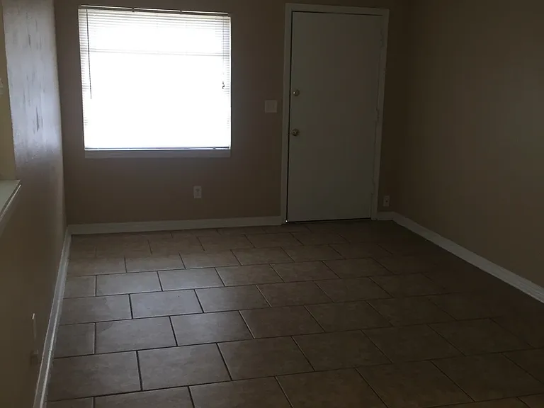 2820 Canal Dr N — Photo 4