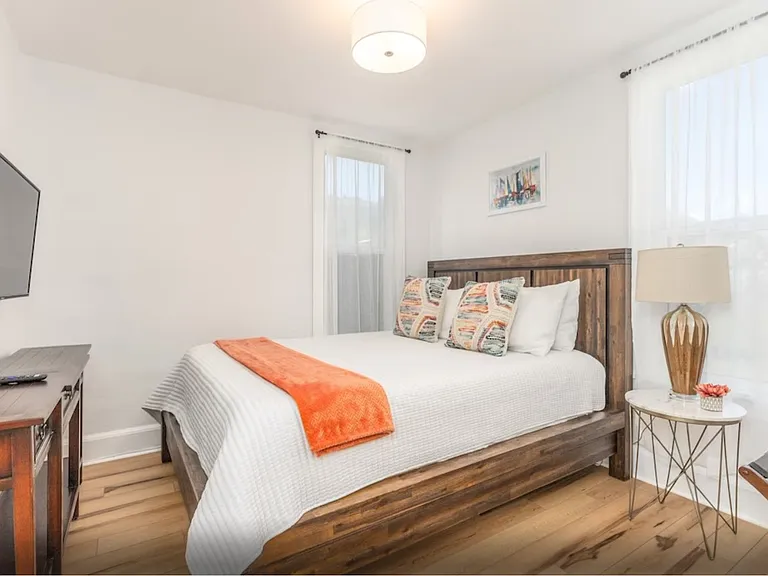 103 N Evergreen St — Photo 11