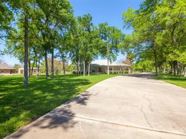 179 Palo Duro Dr, Cedar Creek, TX 78612