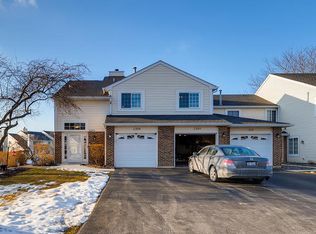 120 Winchester Dr #B, Streamwood, IL 60107