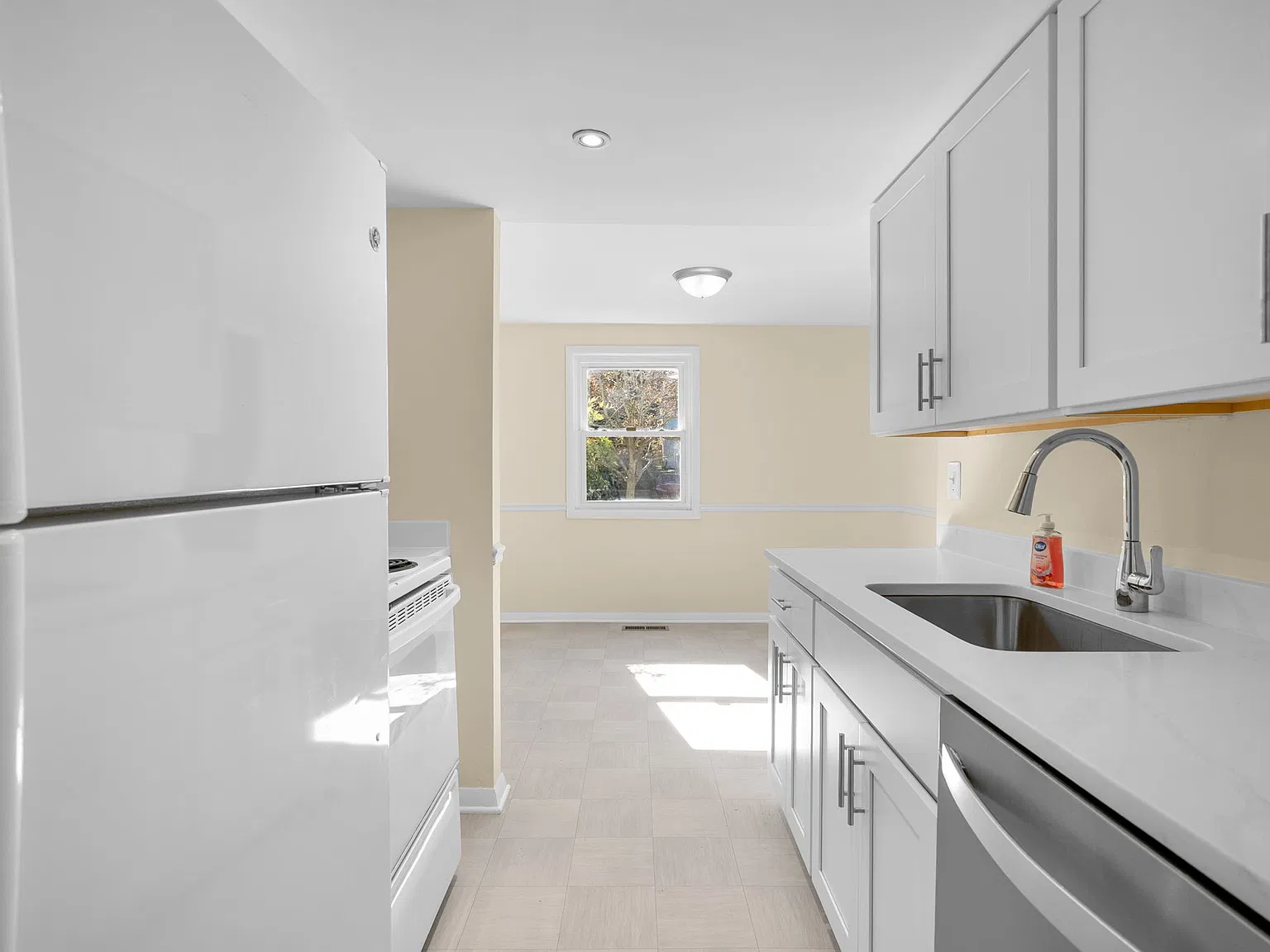 3 bed, 2.5 bath, 1380 sqft, $2,600 — Photo 4
