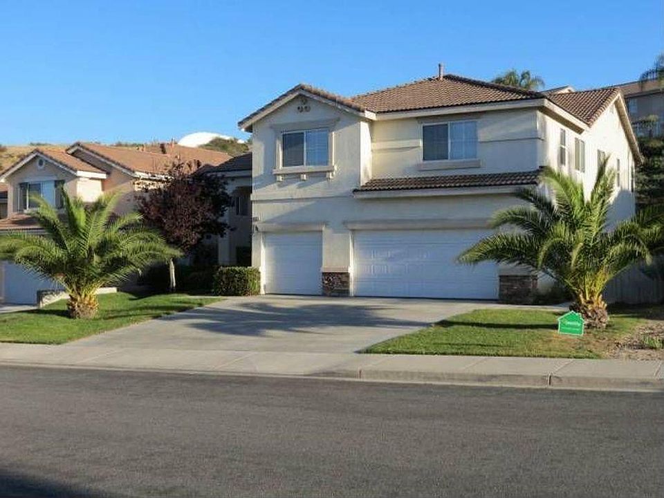 Spacious driveway with 3 car garage