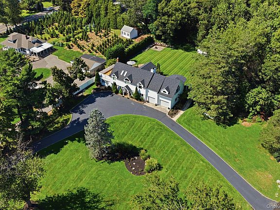3rd image of 36 Arbutus Road