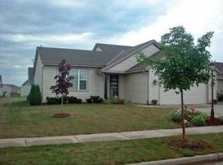3605 Rivers Crossing Dr, Waukesha, WI 53189