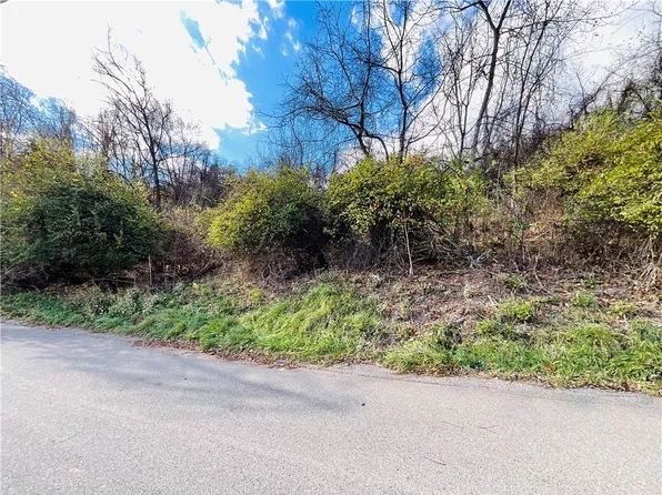 Holiday Dr, West Mifflin, PA 15122