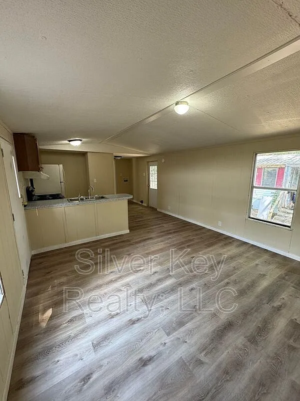 2 bed, 1.0 bath, $850 — Photo 4