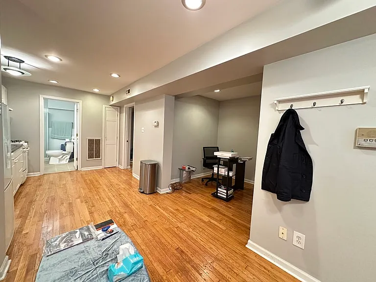 1326 N Claremont Ave #6H — Photo 11