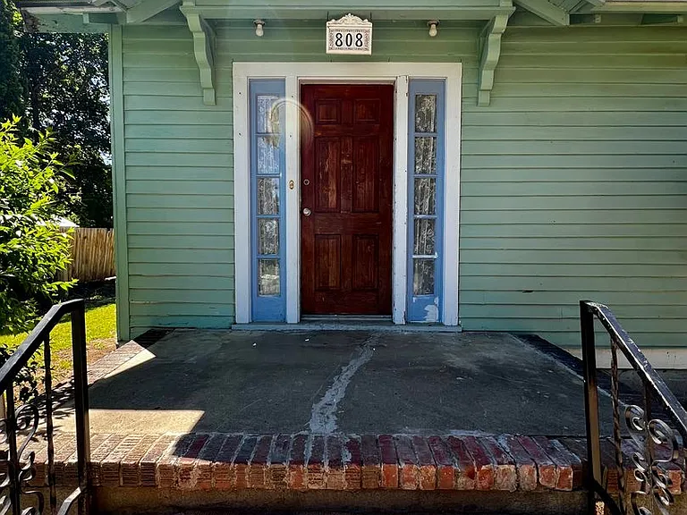 808 S 17th Ave — Photo 2