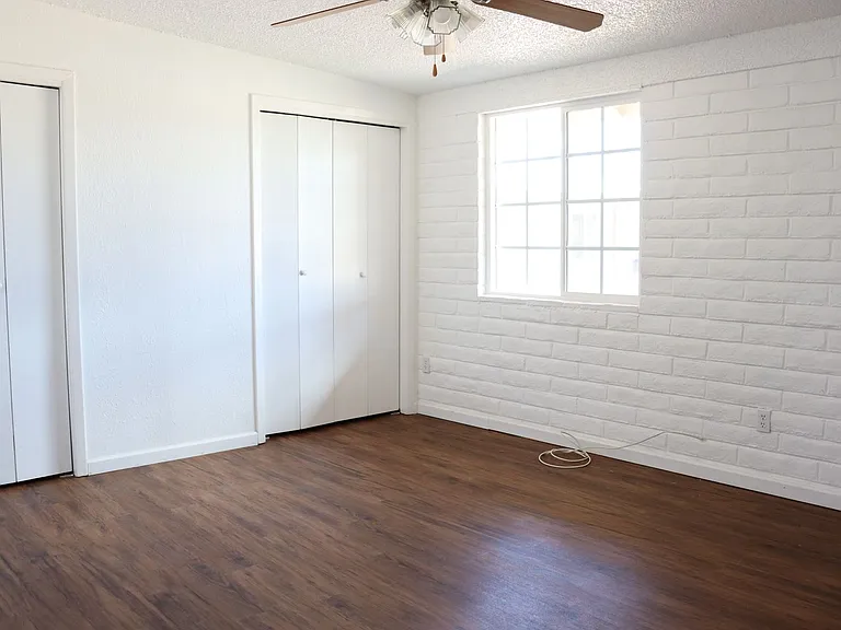 1052 S Chaparral Cir — Photo 8