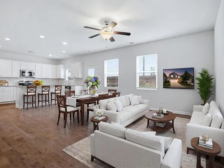 585 Summit Point — Photo 3