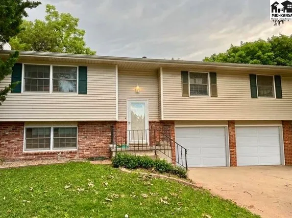 404 Evergreen Ct, McPherson, KS 67460