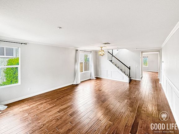 2nd image of 1623 Carriage Cir