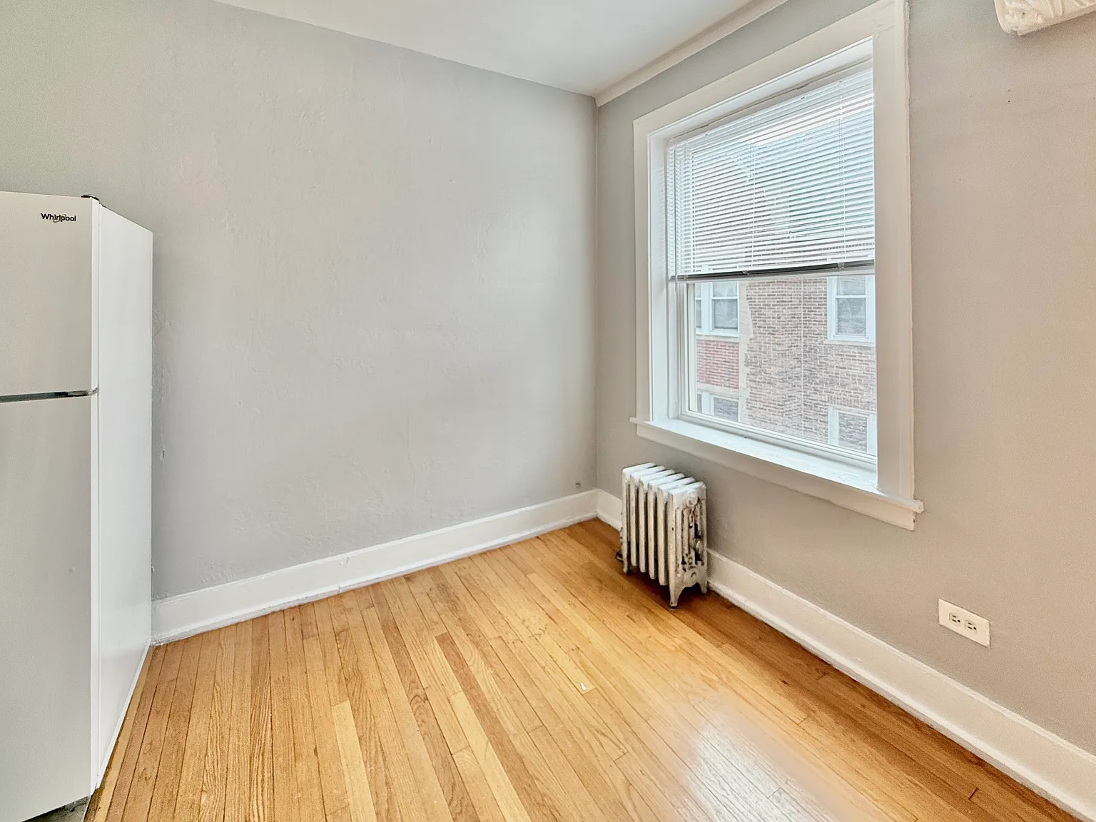 2805 W Lunt Ave — Photo 4