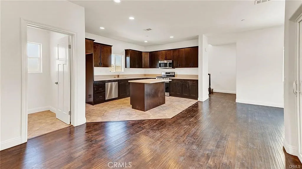 2 bed, 2.5 bath, 1400 sqft, $2,750 — Photo 4