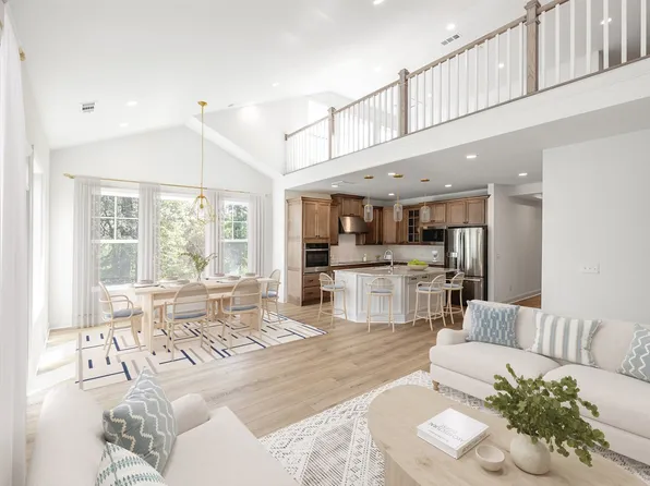 241 Crown Gardens Ct, Hermitage, TN 37076