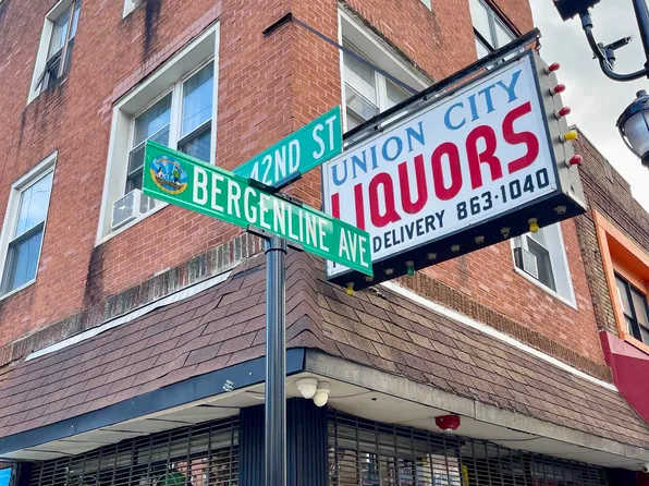 526 42nd Street image 18 of 18