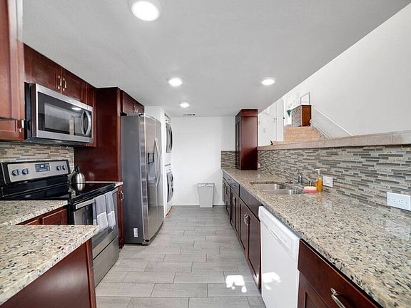 3rd image of 1 Crystal Springs Ct