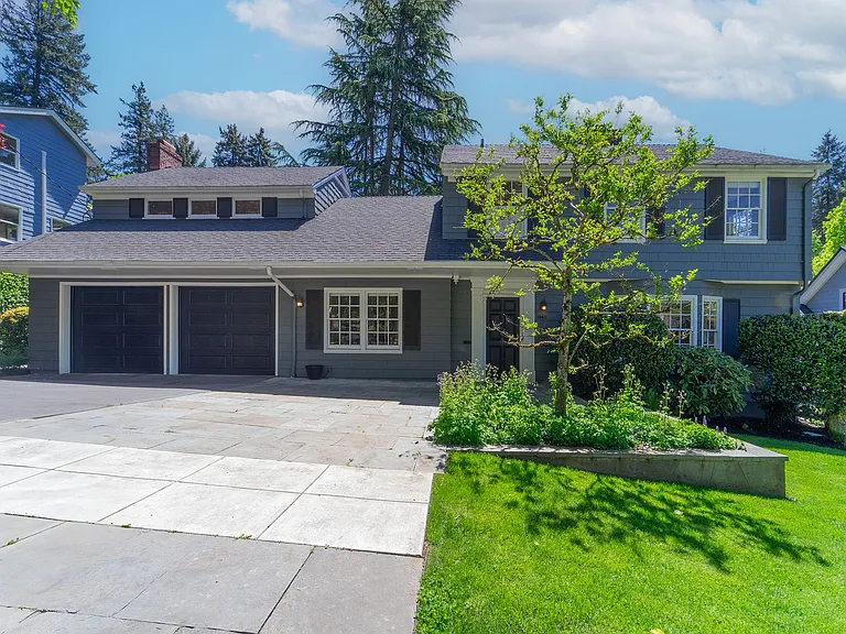 2840 SW Fern St — Photo 1
