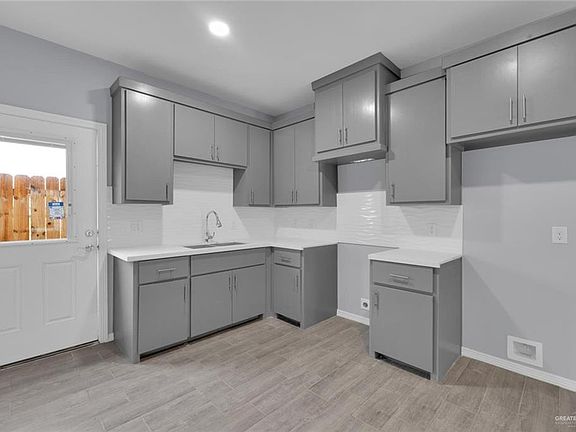 3rd image of 207 W Campeche Ave