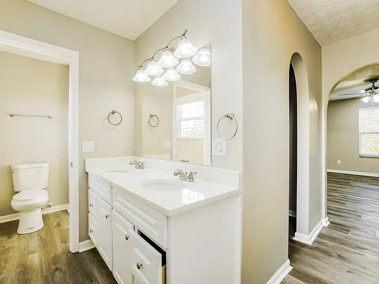 1667 Eastbrook Dr N — Photo 14