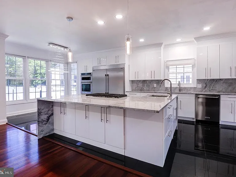 1628 Great Falls St — Photo 32