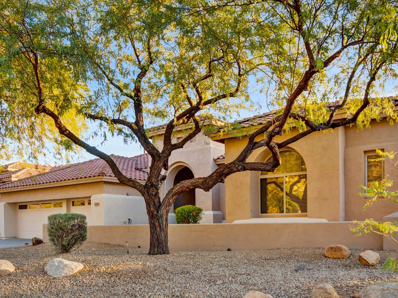 4 bed, 5.0 bath, 3555 sqft, $6,000 — Photo 2