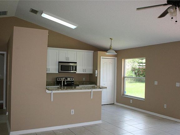 3rd image of 14723 Redcliff Dr