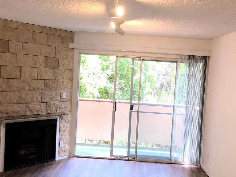 5320 Whitsett Ave #11 — Photo 1