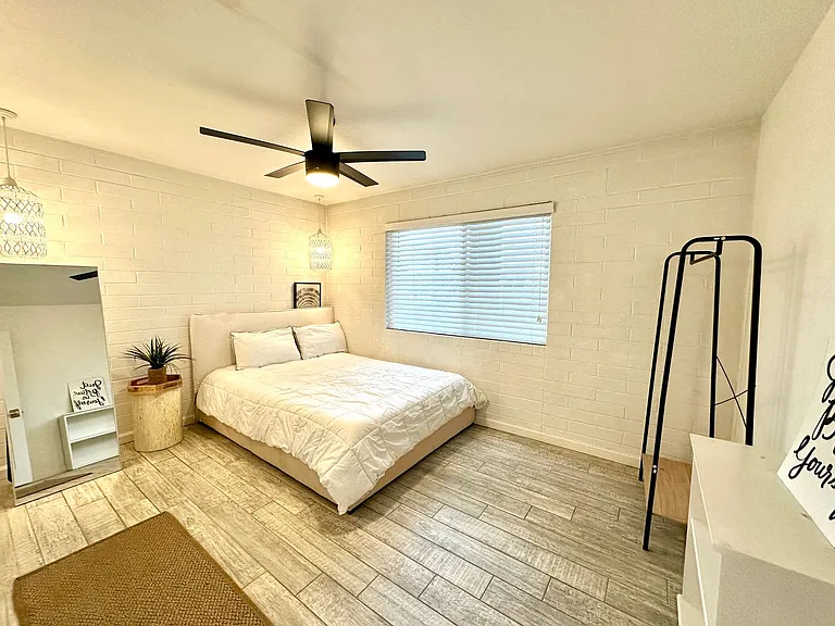 1 and 2 Bedrooms Great Location with Community Pool and Onsite Laundry! 1/2 of Mile from U of A — Photo 41