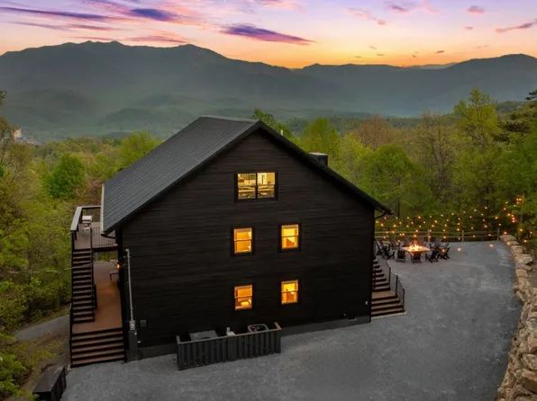 1433 Garrett Pl, Gatlinburg, TN 37738