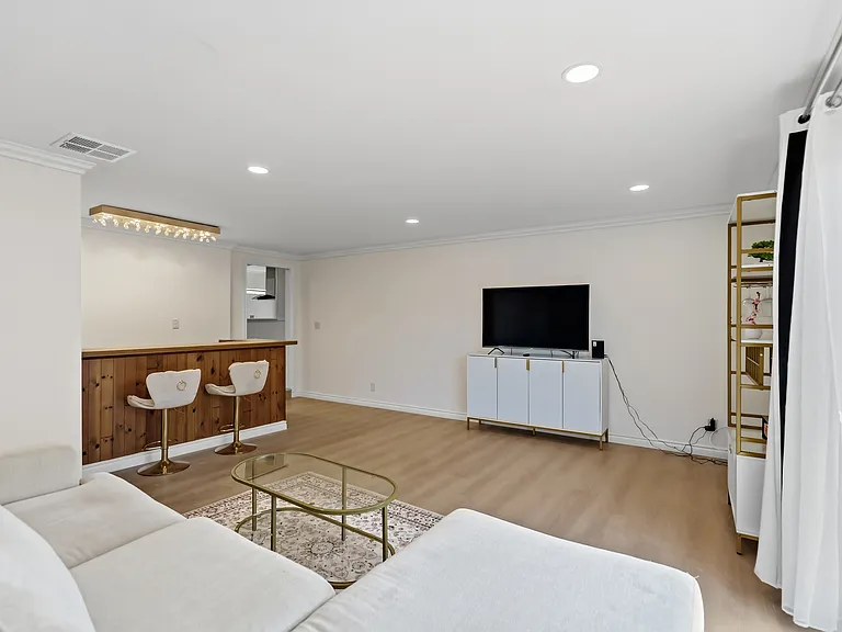 750 E Mountain View Ave — Photo 20