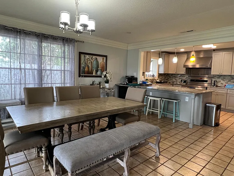 230 Lakeview Cir — Photo 9