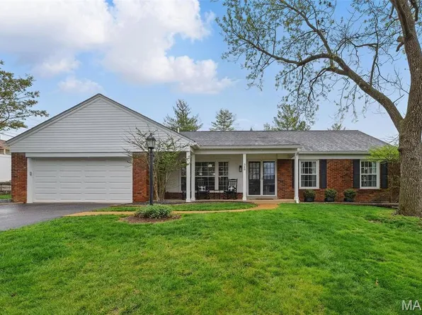 348 Providence Rd, Ballwin, MO 63011