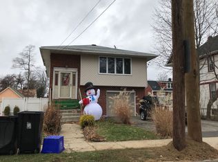 91 Pennsylvania Ave, Roosevelt, NY 11575