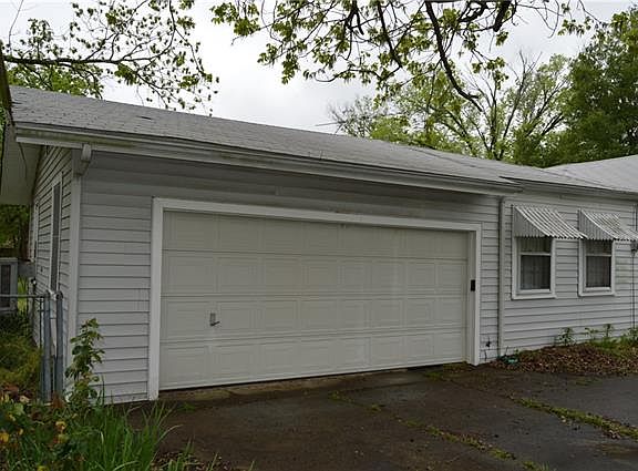 5th image of 333 Wilton Dr