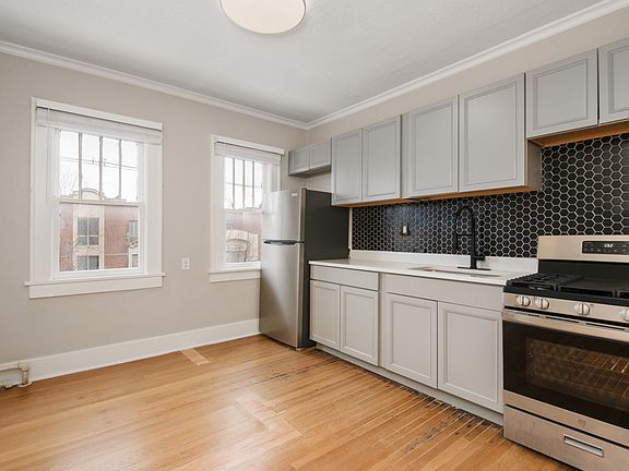 3rd image of 975 N Washington St #12